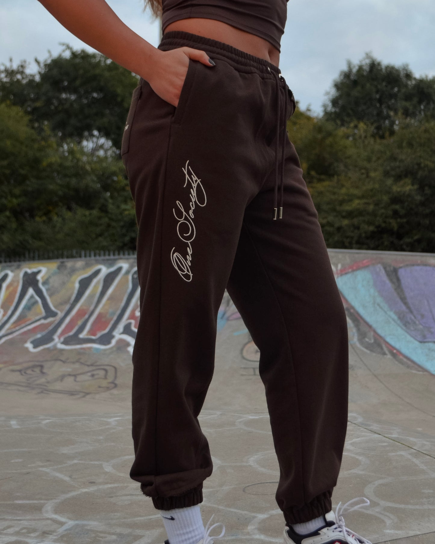 BULKING SWEATPANTS x BROWN